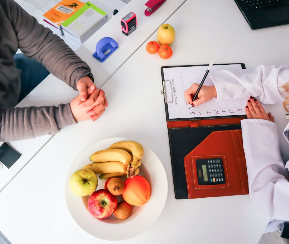 Nutrizionista certificato durante una consulenza online